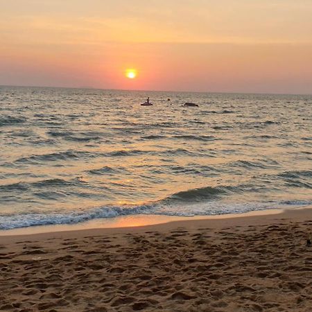 Dusit Grand Condo View Jomtien Beach Extérieur photo