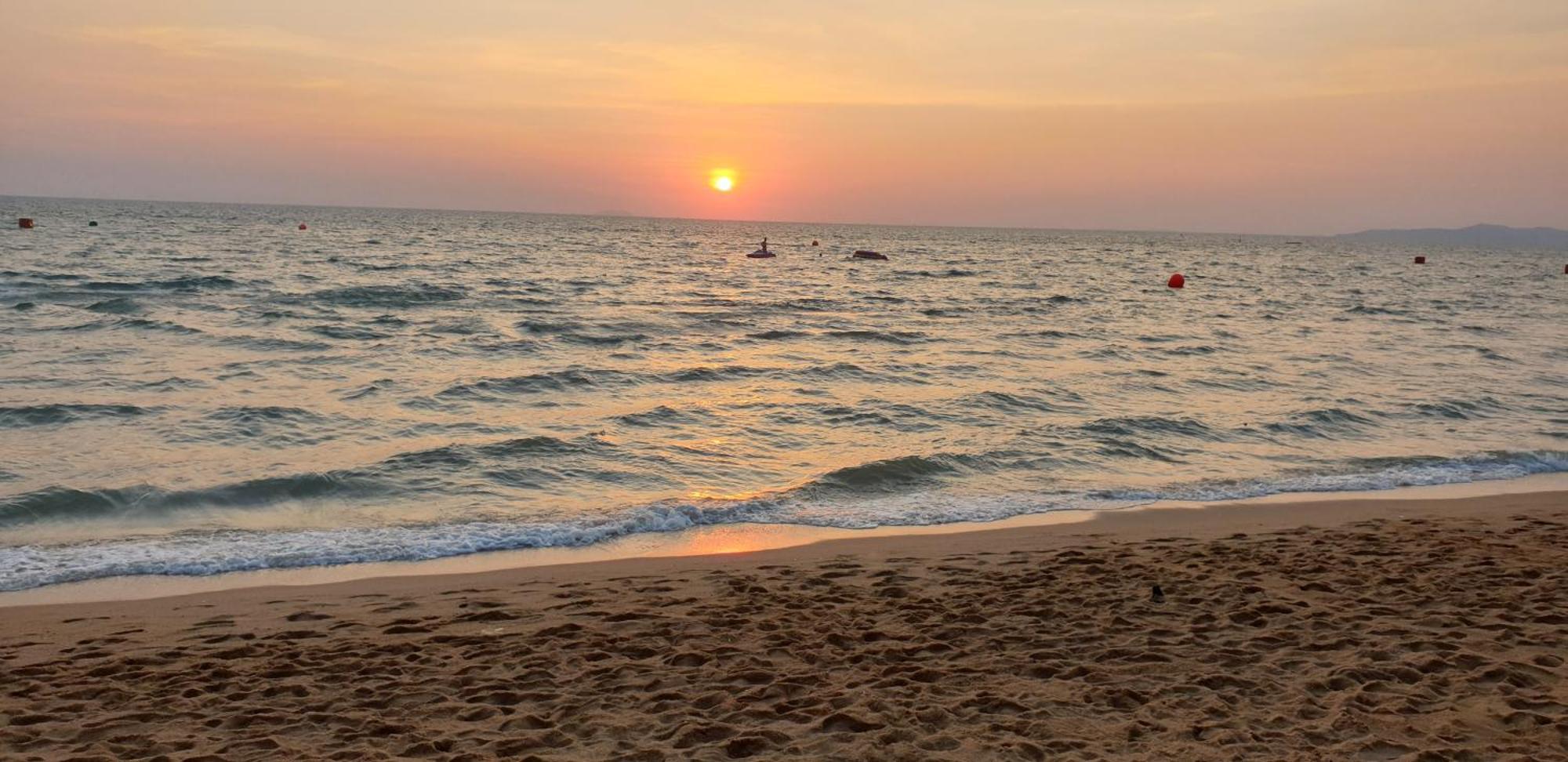Dusit Grand Condo View Jomtien Beach Extérieur photo